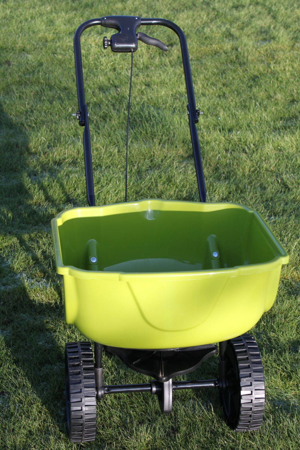 Lawn Fertilizer Spreader